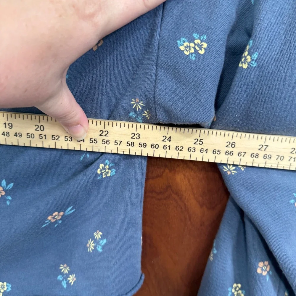 Target Wild Fable Blue Floral Print Cropped Raw‎ Hem Sweatshirt Comfy Casual - Picture 5 of 7